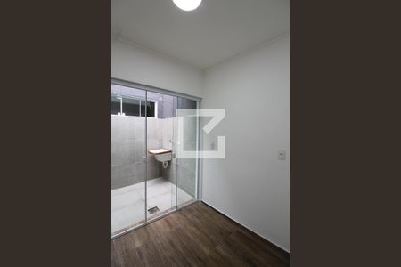 Quarto de casa à venda com 2 quartos, 125m² em Vila Paulo Silas, São Paulo