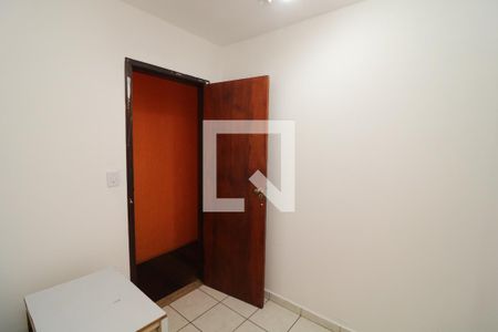 Closet da suíte de casa para alugar com 3 quartos, 200m² em Chácara Mafalda, São Paulo