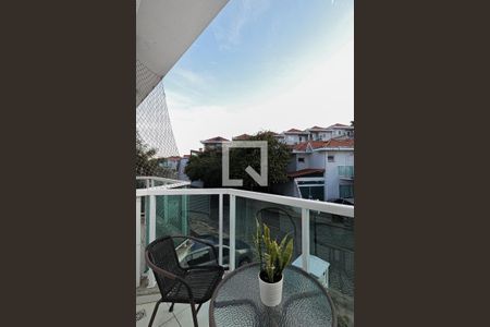 Casa de condomínio à venda com 130m², 3 quartos e 2 vagas Casa de condomínio à venda com 130m², 3 quartos e 2 vagasVaranda da Suíte