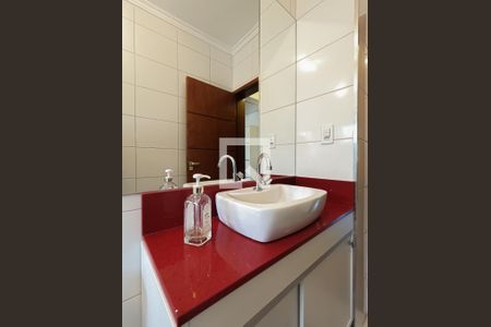 Casa de condomínio à venda com 130m², 3 quartos e 2 vagas Casa de condomínio à venda com 130m², 3 quartos e 2 vagasBanheiro da Suíte