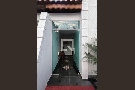 Casa de condomínio à venda com 130m², 3 quartos e 2 vagas Casa de condomínio à venda com 130m², 3 quartos e 2 vagasEntrada