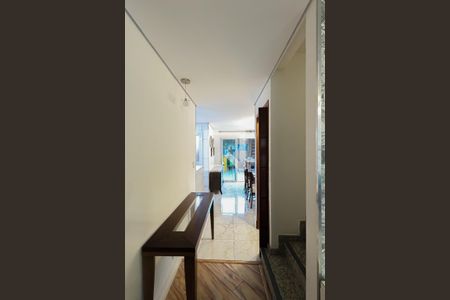 Casa de condomínio à venda com 130m², 3 quartos e 2 vagas Casa de condomínio à venda com 130m², 3 quartos e 2 vagasCorredor