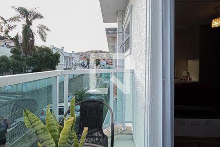 Casa de condomínio à venda com 130m², 3 quartos e 2 vagas Casa de condomínio à venda com 130m², 3 quartos e 2 vagasVaranda da Suíte