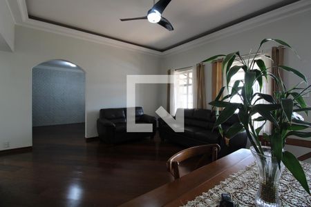 Casa à venda com 265m², 3 quartos e 2 vagasSala