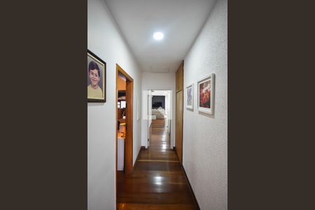 Corredor de casa à venda com 3 quartos, 310m² em Jardim Londrina, São Paulo