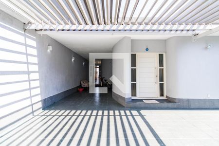 Casa à venda com 310m², 3 quartos e 4 vagas Casa à venda com 310m², 3 quartos e 4 vagasGaragem