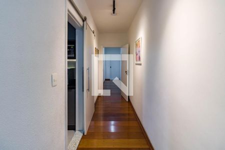 Casa à venda com 310m², 3 quartos e 4 vagas Casa à venda com 310m², 3 quartos e 4 vagasCorredor