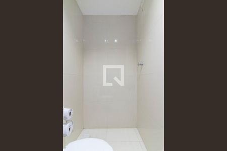 Apartamento à venda com 62m², 2 quartos e 1 vaga Apartamento à venda com 62m², 2 quartos e 1 vagaBanheiro