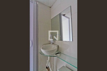 Banheiro de casa para alugar com 1 quarto, 40m² em Vila Bruna, São Paulo