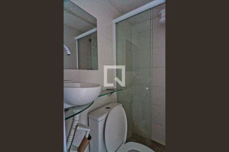 Banheiro de casa para alugar com 1 quarto, 40m² em Vila Bruna, São Paulo