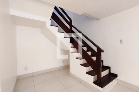 Escada de casa para alugar com 5 quartos, 270m² em Horto Florestal, Salvador