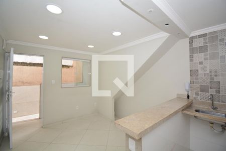 Sala/Cozinha de casa de condomínio para alugar com 1 quarto, 30m² em Bento Ribeiro, Rio de Janeiro