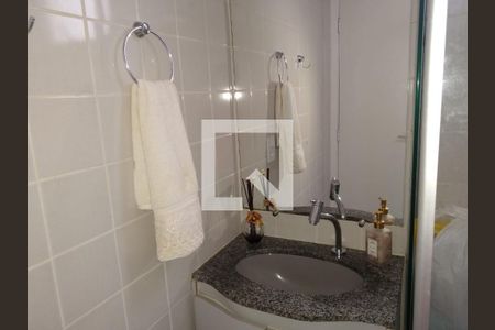 Banheiro de apartamento para alugar com 2 quartos, 57m² em Buritis, Belo Horizonte