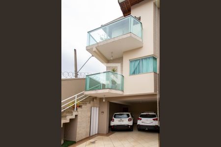 Casa à venda com 180m², 3 quartos e 4 vagas Casa à venda com 180m², 3 quartos e 4 vagasGaragem