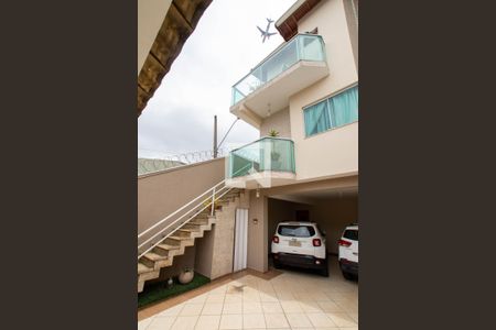 Casa à venda com 180m², 3 quartos e 4 vagas Casa à venda com 180m², 3 quartos e 4 vagasGaragem