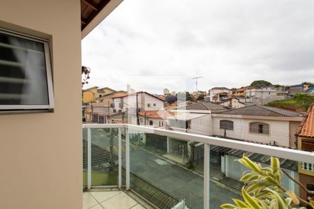 Casa à venda com 180m², 3 quartos e 4 vagas Casa à venda com 180m², 3 quartos e 4 vagasVaranda