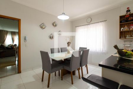 Casa à venda com 180m², 3 quartos e 4 vagas Casa à venda com 180m², 3 quartos e 4 vagasCozinha
