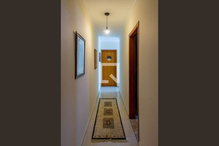 Casa à venda com 180m², 3 quartos e 4 vagas Casa à venda com 180m², 3 quartos e 4 vagasCorredor
