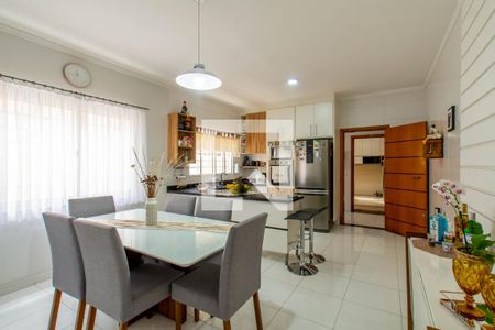 Casa à venda com 180m², 3 quartos e 4 vagas Casa à venda com 180m², 3 quartos e 4 vagasCozinha
