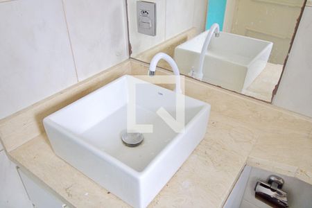 Apartamento à venda com 70m², 2 quartos e 1 vaga Apartamento à venda com 70m², 2 quartos e 1 vagaBanheiro