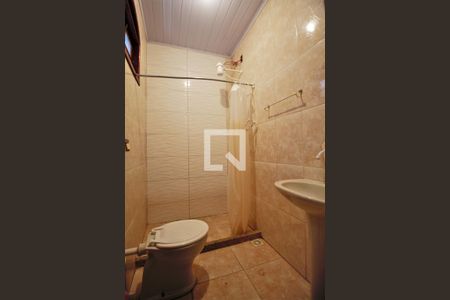 Banheiro de casa para alugar com 1 quarto, 40m² em Laranjal, 