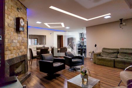 sala-tv de casa à venda com 4 quartos, 182m² em Jardim Canadá, Nova Lima