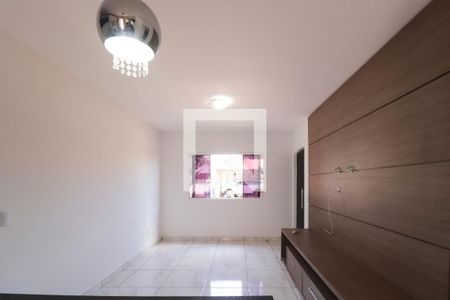 Sala de casa de condomínio para alugar com 3 quartos, 98m² em Setor Estrela Dalva, Goiânia