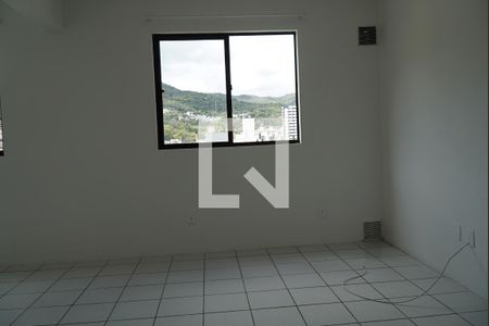 Sala / Quarto de kitnet/studio para alugar com 1 quarto, 25m² em Córrego Grande, Florianópolis