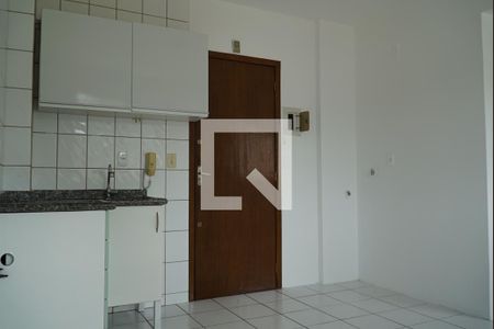 Cozinha de kitnet/studio para alugar com 1 quarto, 25m² em Córrego Grande, Florianópolis