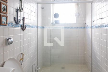 Banheiro de apartamento para alugar com 1 quarto, 55m² em Jardim Las Palmas, Guarujá
