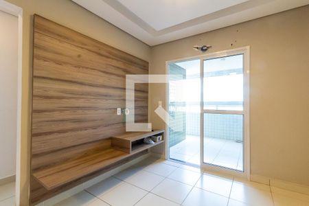 Detalhe da sala de apartamento para alugar com 3 quartos, 82m² em Mirim, Praia Grande