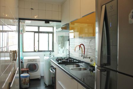 Cozinha de apartamento à venda com 2 quartos, 71m² em Vila Arapuã, São Paulo