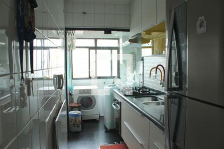 Cozinha de apartamento à venda com 2 quartos, 71m² em Vila Arapuã, São Paulo