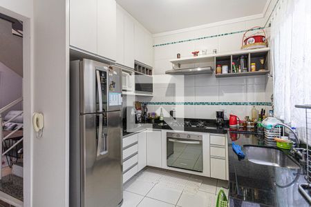 Cozinha de casa de condomínio à venda com 2 quartos, 67m² em Padroeira, Osasco