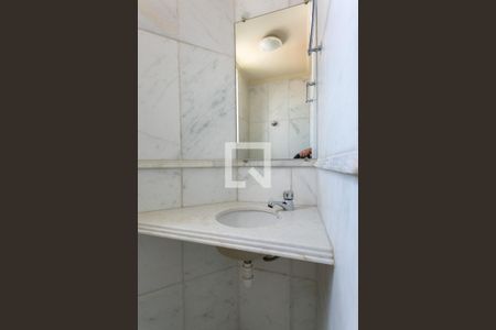 Lavabo de apartamento para alugar com 1 quarto, 45m² em Carmo, Belo Horizonte