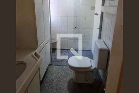 Banheiro da suite, bem amplo e especoso. de apartamento à venda com 4 quartos, 160m² em Butantã, São Paulo