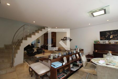 Sala de casa à venda com 3 quartos, 240m² em Vila Antonieta, São Paulo