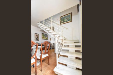 Escada de casa à venda com 3 quartos, 300m² em Vila Cordeiro, São Paulo