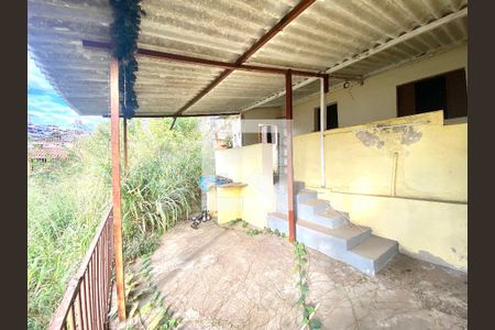 Casa à venda com 3 quartos, 360m² em Caiçaras, Belo Horizonte