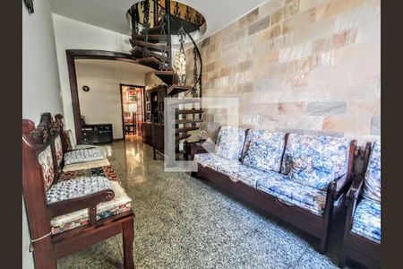 Casa à venda com 3 quartos, 240m² em Caiçaras, Belo Horizonte