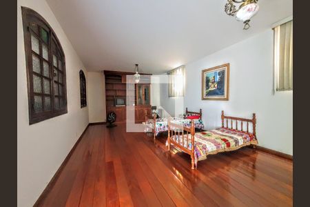 Casa à venda com 3 quartos, 240m² em Caiçaras, Belo Horizonte