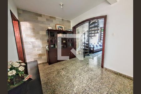 Casa à venda com 3 quartos, 240m² em Caiçaras, Belo Horizonte