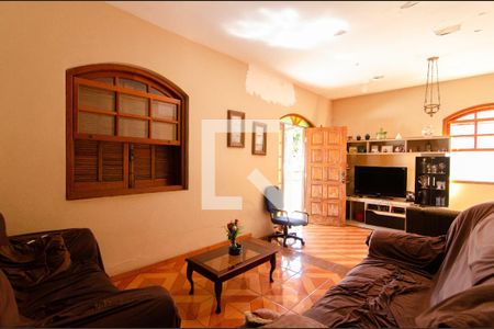 Casa à venda com 3 quartos, 392m² em Padre Eustáquio, Belo Horizonte