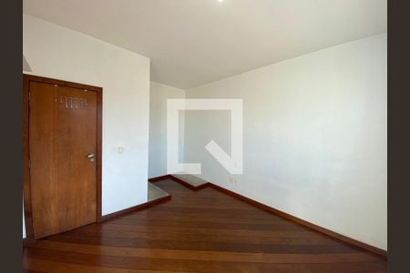 Casa para alugar com 5 quartos, 360m² em João Pinheiro, Belo Horizonte