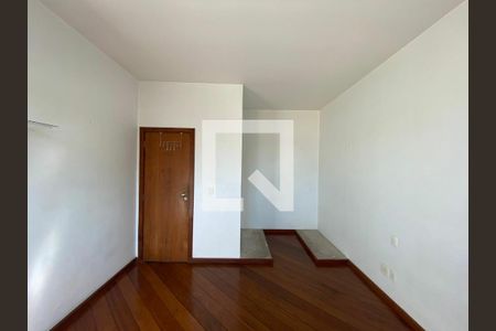 Casa para alugar com 5 quartos, 360m² em João Pinheiro, Belo Horizonte