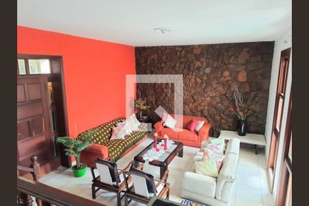 Casa à venda com 7 quartos, 294m² em Carlos Prates, Belo Horizonte