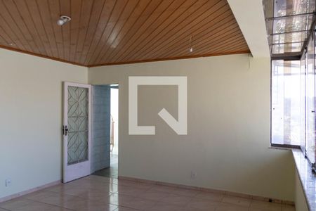 Sala 2 de casa para alugar com 4 quartos, 155m² em João Pinheiro, Belo Horizonte