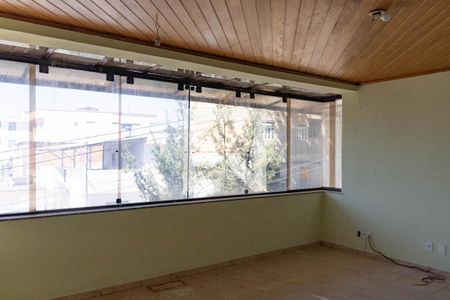 Sala 2 de casa para alugar com 4 quartos, 155m² em João Pinheiro, Belo Horizonte