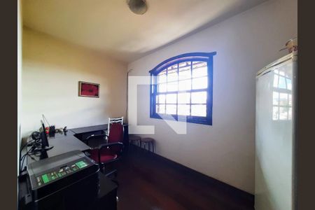 Casa à venda com 6 quartos, 300m² em Carlos Prates, Belo Horizonte