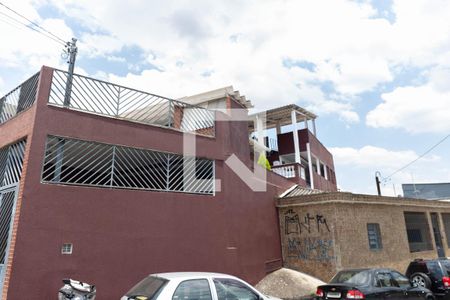 Casa à venda com 225m², 5 quartos e 1 vaga Casa à venda com 225m², 5 quartos e 1 vagaFachada